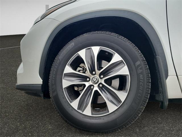 Photo of 2022 Wind Chill Pearl Toyota Highlander
