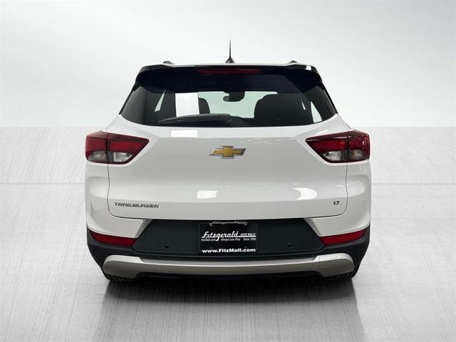 Photo of 2023 Summit White Chevrolet Trailblazer