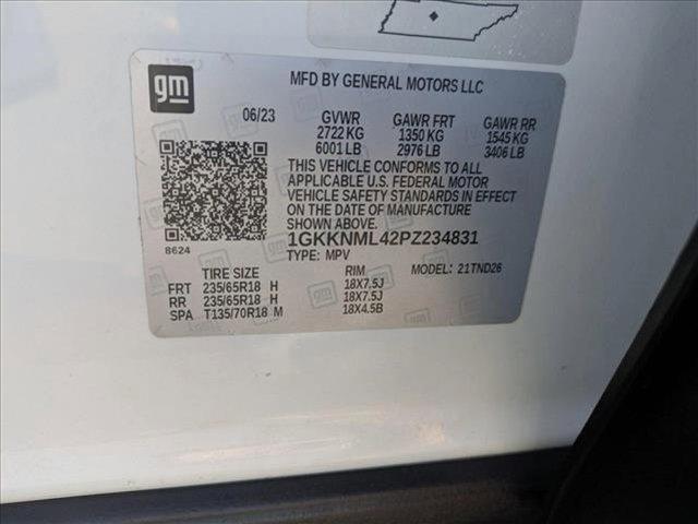 Photo of 2023 Summit White GMC Acadia
