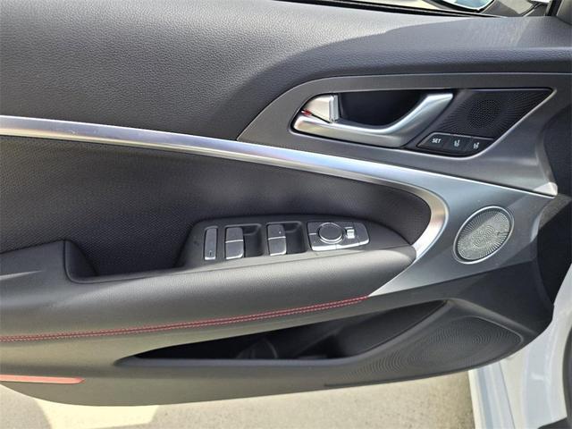 Photo of 2025 Makalu Gray Genesis G70