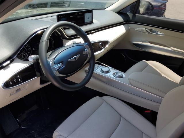 Photo of 2023 Vik Black Genesis GV70