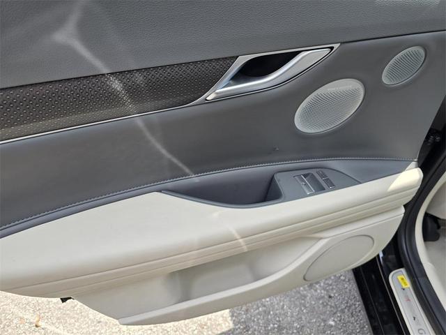 Photo of 2025 Vik Black Genesis G80