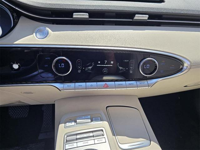 Photo of 2025 Uyuni White Genesis GV70