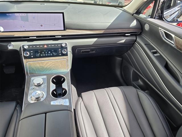 Photo of 2025 Vik Black Genesis GV80