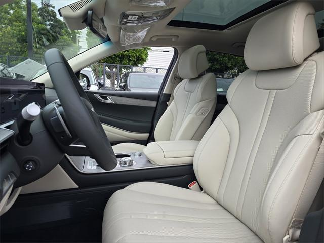 Photo of 2025 Alta White Genesis GV80