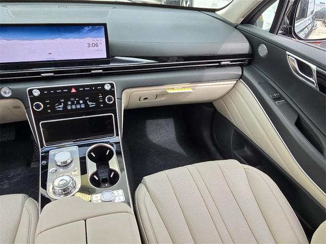 Photo of 2025 Vik Black Genesis GV80