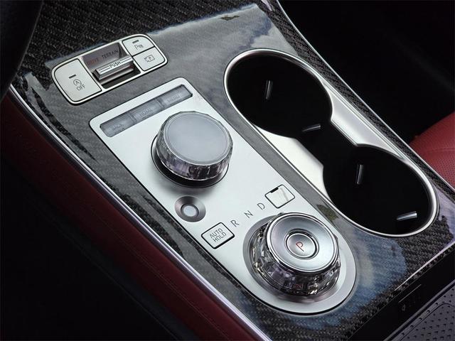 Photo of 2026 Makalu Gray Matte Genesis GV70