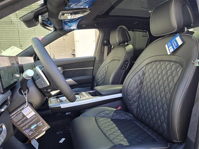 Photo of 2025 Vik Black Genesis GV60