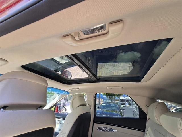Photo of 2025 Mauna Red Genesis GV70