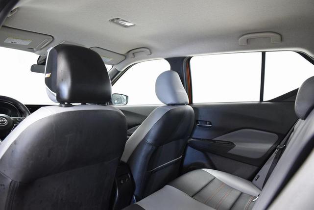 Photo of 2023 Monarch Orange Metallic/Super Black Nissan Kicks