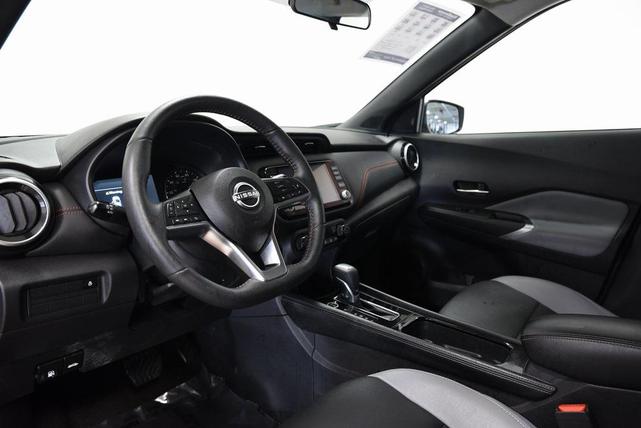 Photo of 2023 Monarch Orange Metallic/Super Black Nissan Kicks