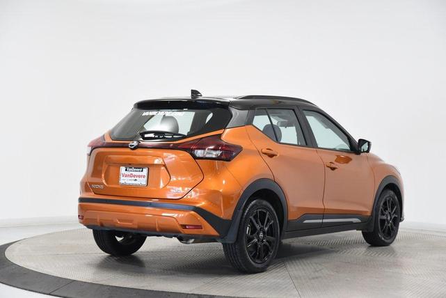 Photo of 2023 Monarch Orange Metallic/Super Black Nissan Kicks