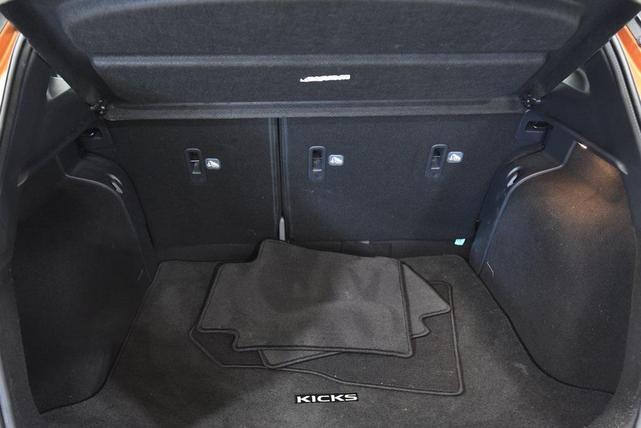 Photo of 2023 Monarch Orange Metallic/Super Black Nissan Kicks