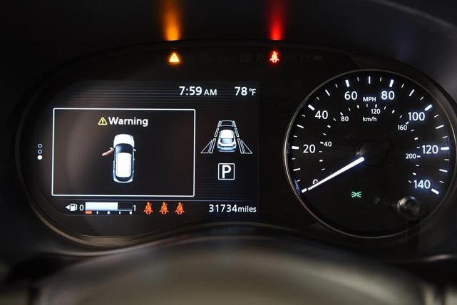 Photo of 2023 Monarch Orange Metallic/Super Black Nissan Kicks