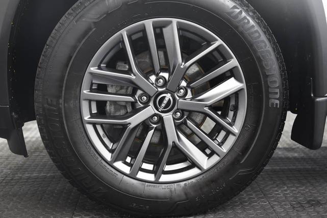Photo of 2023 Glacier White Nissan Rogue