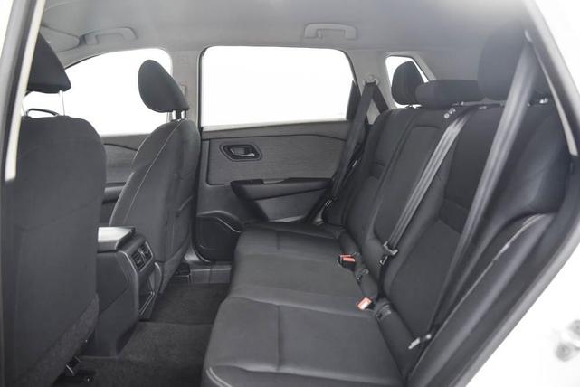 Photo of 2023 Glacier White Nissan Rogue
