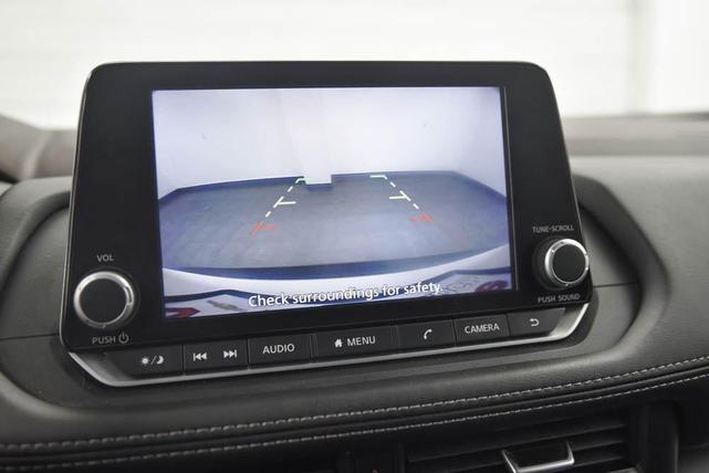 Photo of 2023 Glacier White Nissan Rogue