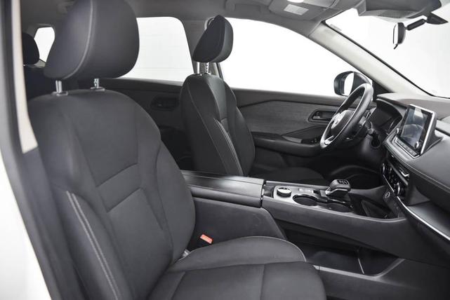 Photo of 2023 Glacier White Nissan Rogue