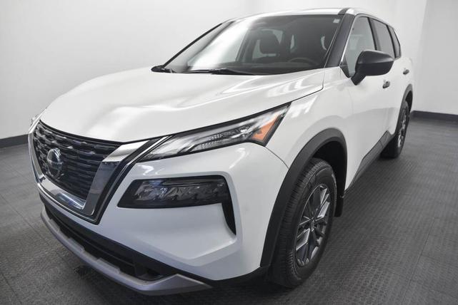Photo of 2023 Glacier White Nissan Rogue