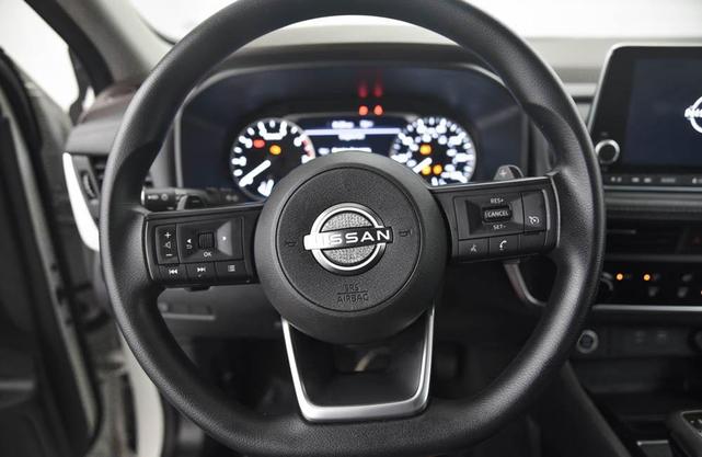 Photo of 2023 Glacier White Nissan Rogue