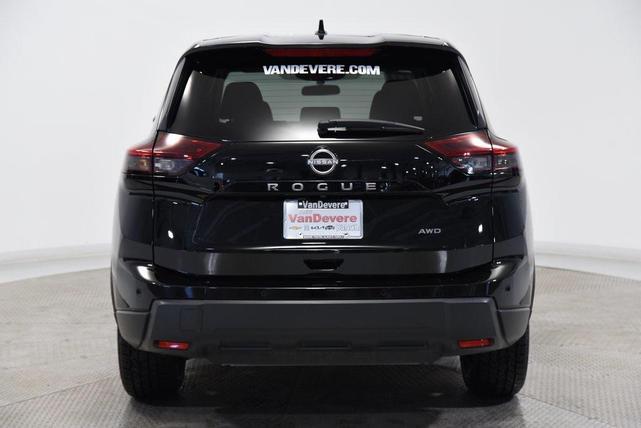 Photo of 2025 Super Black Nissan Rogue