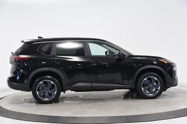 Photo of 2025 Super Black Nissan Rogue