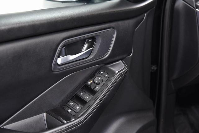 Photo of 2025 Super Black Nissan Rogue