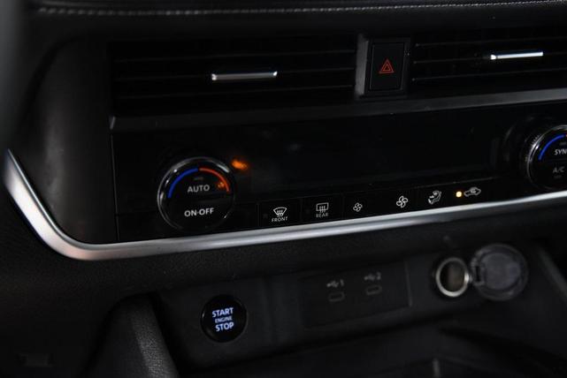 Photo of 2025 Super Black Nissan Rogue