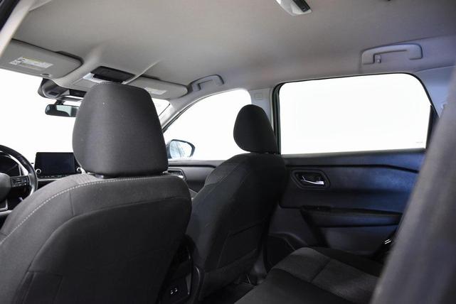 Photo of 2025 Super Black Nissan Rogue