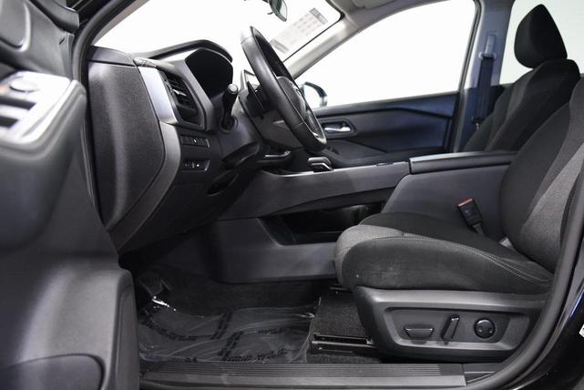Photo of 2025 Super Black Nissan Rogue