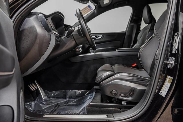 Photo of 2020 Black Volvo XC60 Recharge Plug-In Hybrid