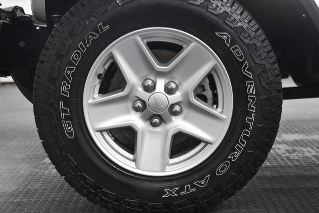 Photo of 2022 Bright White Clearcoat Jeep Gladiator