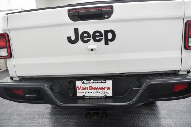 Photo of 2022 Bright White Clearcoat Jeep Gladiator