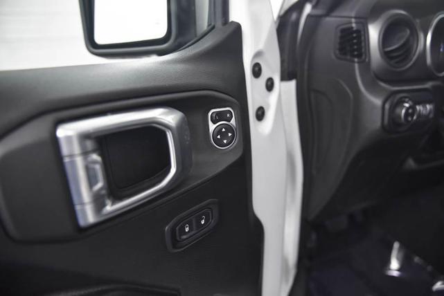 Photo of 2022 Bright White Clearcoat Jeep Gladiator