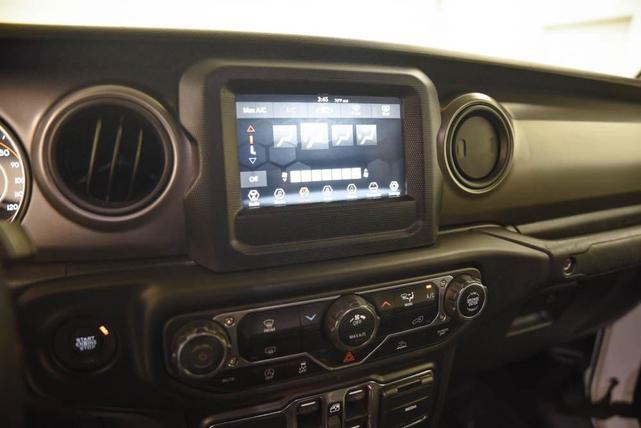 Photo of 2022 Bright White Clearcoat Jeep Gladiator