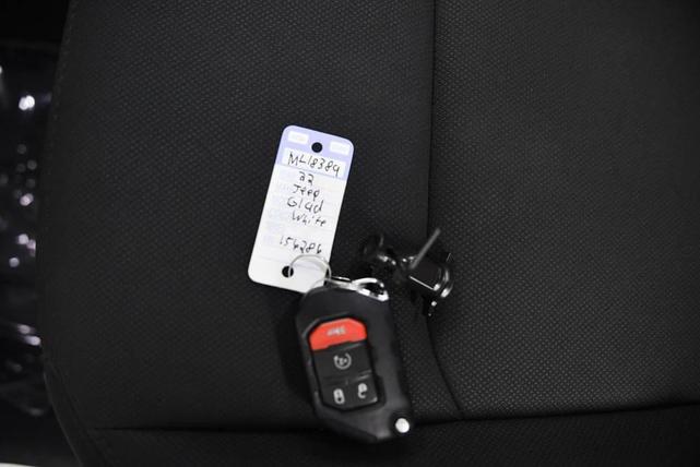 Photo of 2022 Bright White Clearcoat Jeep Gladiator
