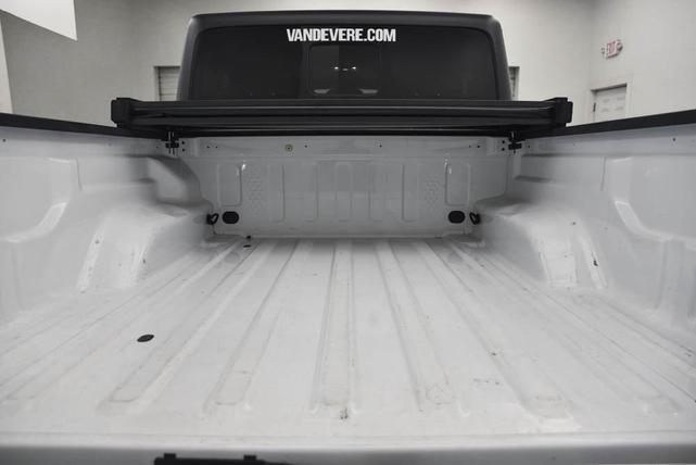 Photo of 2022 Bright White Clearcoat Jeep Gladiator