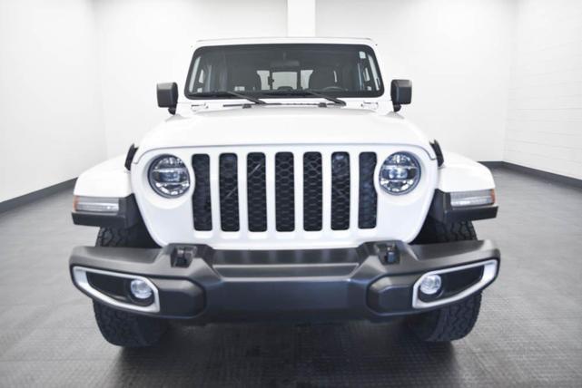 Photo of 2022 Bright White Clearcoat Jeep Gladiator