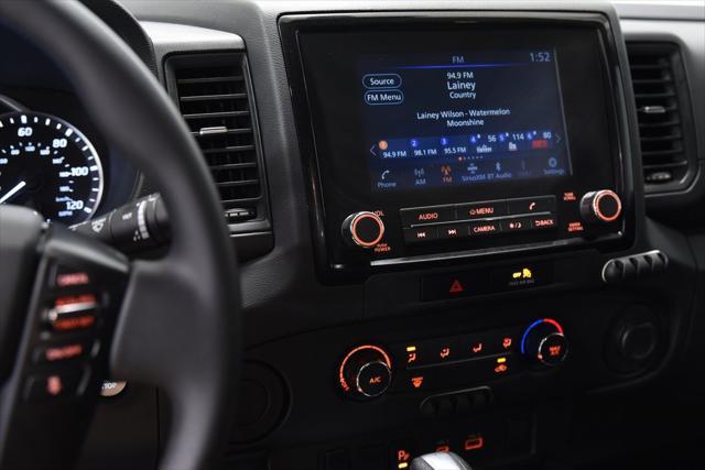 Photo of 2022 Glacier White Nissan Frontier