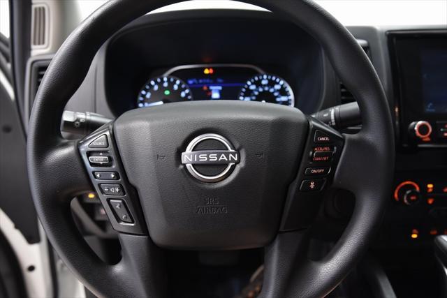 Photo of 2022 Glacier White Nissan Frontier