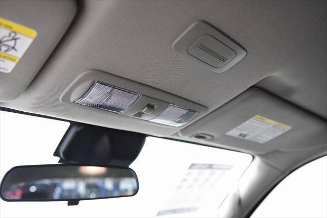 Photo of 2022 Glacier White Nissan Frontier