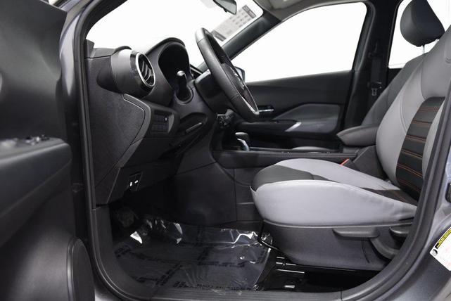 Photo of 2023 Gun Metallic Nissan Kicks