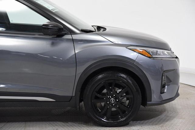 Photo of 2023 Gun Metallic Nissan Kicks