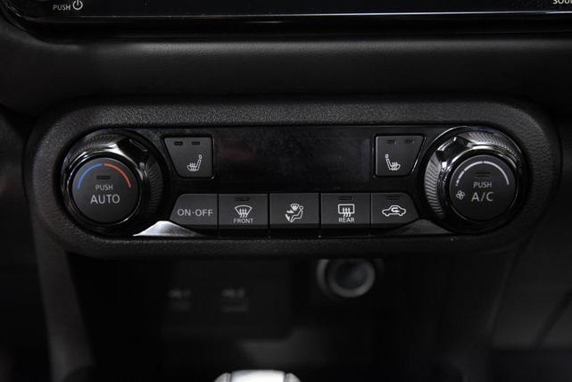Photo of 2023 Gun Metallic Nissan Kicks