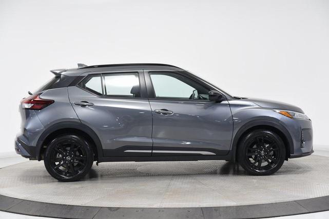 Photo of 2023 Gun Metallic Nissan Kicks