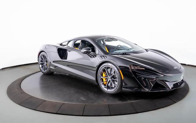 Photo of 2024 Onyx Black McLaren Artura