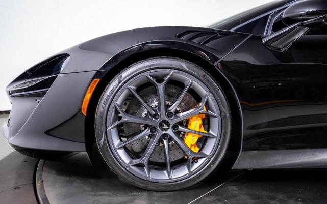 Photo of 2024 Onyx Black McLaren Artura