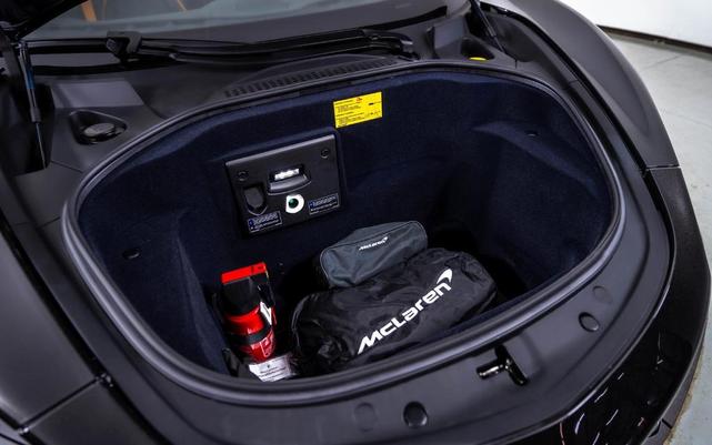 Photo of 2024 Onyx Black McLaren Artura