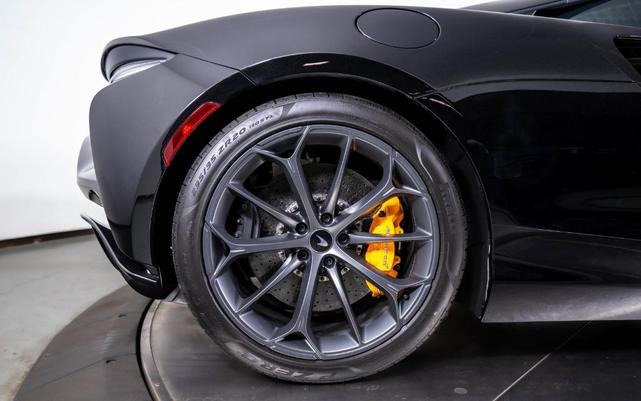 Photo of 2024 Onyx Black McLaren Artura