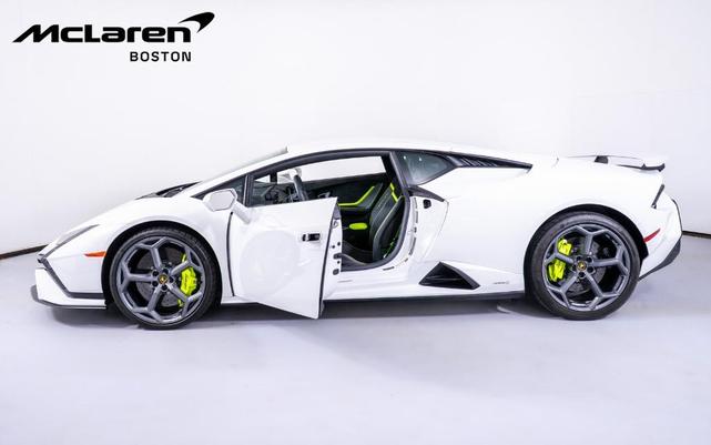 Photo of 2024 Bianco Monocerus Metallic Lamborghini Huracan Tecnica